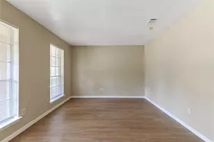 10427 Huntington Pl Dr, Houston, TX 77099 - Photo 7