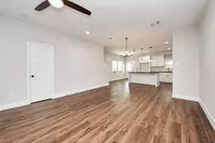 6910 J W Peavy Dr, Houston, TX 77011 - Photo 11