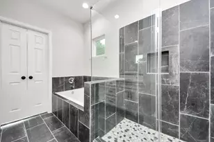 6910 J W Peavy Dr, Houston, TX 77011 - Photo 29