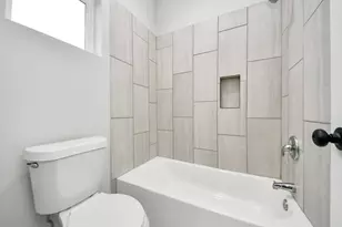 6910 J W Peavy Dr, Houston, TX 77011 - Photo 37