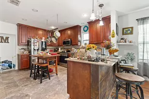 809 Howard St, Taylor, TX 76574 - Photo 3