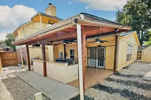 11423 Weathering Oaks Dr, Houston, TX 77066 - Photo 9