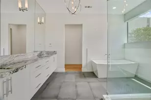 1311 Castle Ct, Houston, TX 77006 - Photo 21