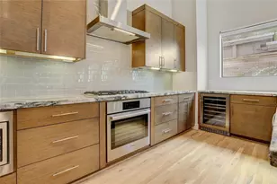 1311 Castle Ct, Houston, TX 77006 - Photo 9