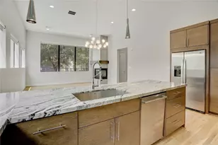 1311 Castle Ct, Houston, TX 77006 - Photo 13