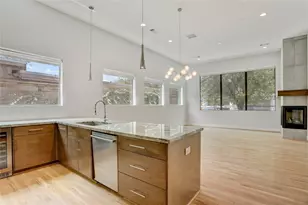 1311 Castle Ct, Houston, TX 77006 - Photo 15