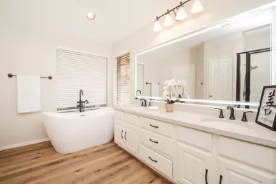 10 Heathstone Place, The Woodlands, TX 77381 - Photo 3
