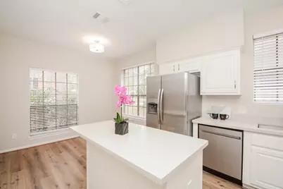 10 Heathstone Place, The Woodlands, TX 77381 - Photo 7