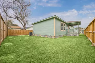 708 E 32nd St, Houston, TX 77022 - Photo 15