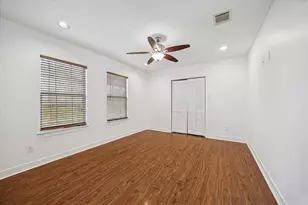 708 E 32nd St, Houston, TX 77022 - Photo 5