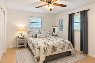 118 W Mahan St, Richwood, TX 77531 - Photo 5