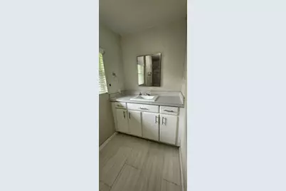 5655 Meadow Creek Lane, Houston, TX 77017 - Photo 11