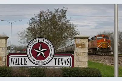 5815 Commerce Street, Wallis, TX 77485 - Photo 5