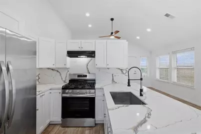 11522 Highland Meadow Drive, Houston, TX 77089 - Photo 7