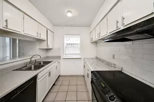 9350 Country Creek Dr, Houston, TX 77036 - Photo 15