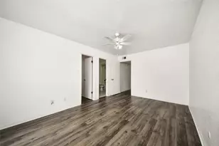 9350 Country Creek Dr, Houston, TX 77036 - Photo 21