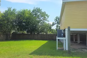 535 12th St, San Leon, TX 77539 - Photo 3