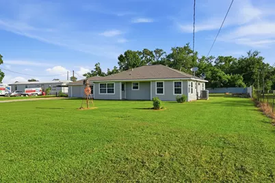 212 Jones Road, Highlands, TX 77562 - Photo 3