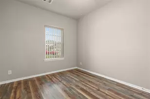 8109 Quartz Ln, Texas City, TX 77591 - Photo 5