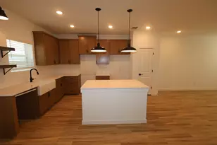 7923 Jade Crst Dr, Angleton, TX 77515 - Photo 5