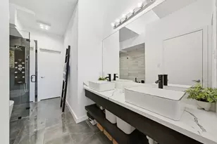 310 S Jensen Dr, Houston, TX 77003 - Photo 21