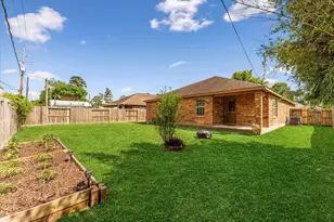 407 Corydon Dr, Houston, TX 77336 - Photo 19