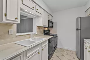 11515 Burdine St, Houston, TX 77035 - Photo 11