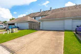 1289 El Camino Village Dr, Webster, TX 77058 - Photo 3