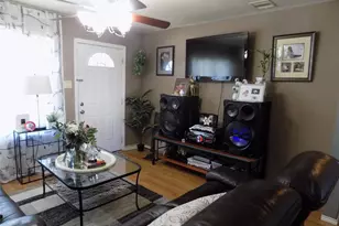 5016 Creekmont Dr, Houston, TX 77091 - Photo 9