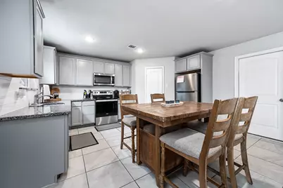 2015 Avenue H, Danbury, TX 77534 - Photo 9