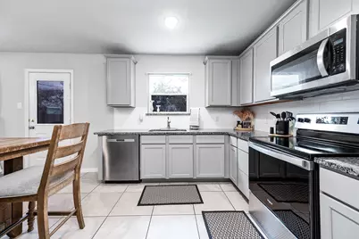 2015 Avenue H, Danbury, TX 77534 - Photo 11