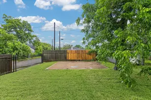 601 W Cleveland St, Baytown, TX 77520 - Photo 35