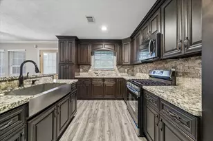601 W Cleveland St, Baytown, TX 77520 - Photo 13