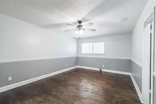 11902 Brook Meadows Ln, Meadows Place, TX 77477 - Photo 9