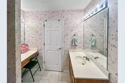 704 S Market Street, Flatonia, TX 78941 - Photo 13
