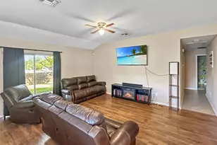 704 S Market St, Flatonia, TX 78941 - Photo 3