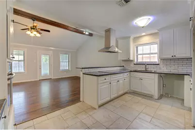 7306 Cottonwood Drive, Baytown, TX 77521 - Photo 9