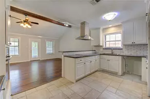 7306 Cottonwood Dr, Baytown, TX 77521 - Photo 9