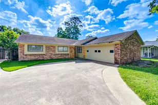 7306 Cottonwood Dr, Baytown, TX 77521 - Photo 1