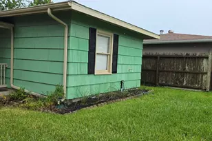14 Gulf Ln, Galveston, TX 77550 - Photo 3