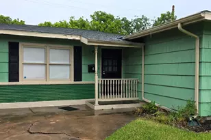 14 Gulf Ln, Galveston, TX 77550 - Photo 1