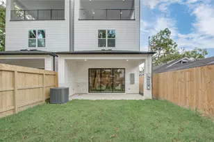 110 E 28th St, Houston, TX 77008 - Photo 5
