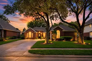 4018 Crystal Lake Circle N, Pearland, TX 77584 - Photo 3