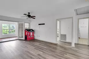 7923 Glenview Dr, Houston, TX 77061 - Photo 17