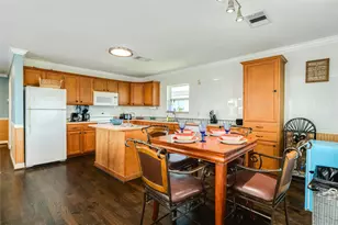 4025 6th St, Galveston, TX 77554 - Photo 9