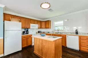 4025 6th St, Galveston, TX 77554 - Photo 7