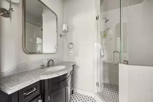 8 Courtlandt Pl, Houston, TX 77006 - Photo 23