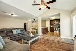 6108 Fox Ridge Dr, Angleton, TX 77515 - Photo 9