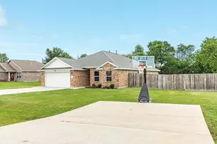 6108 Fox Ridge Dr, Angleton, TX 77515 - Photo 3