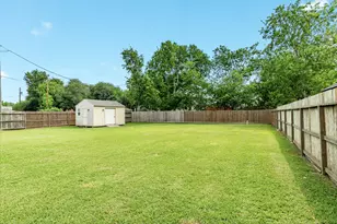 6108 Fox Ridge Dr, Angleton, TX 77515 - Photo 31